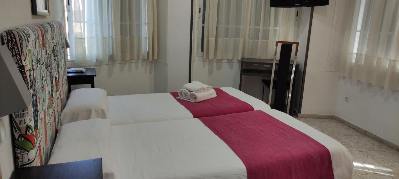 Hostal Dona Isabel Majadahonda Extérieur photo