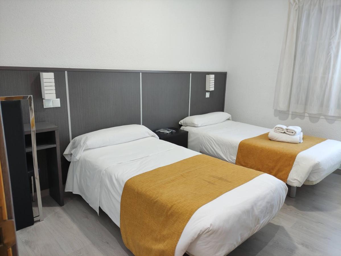 Hostal Dona Isabel Majadahonda Extérieur photo