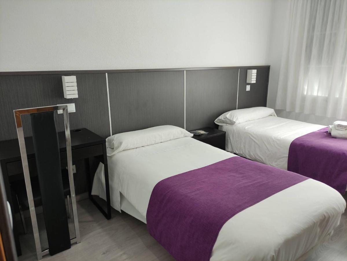 Hostal Dona Isabel Majadahonda Extérieur photo