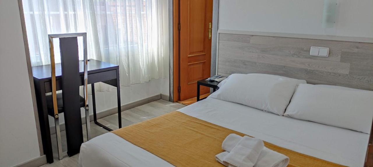 Hostal Dona Isabel Majadahonda Extérieur photo