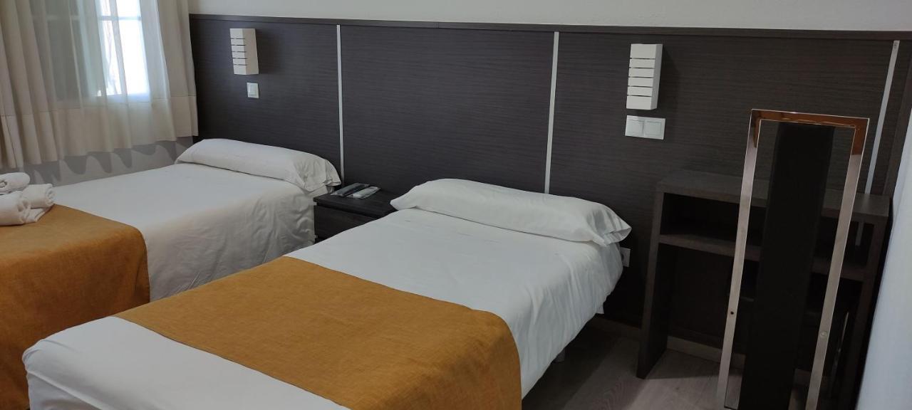 Hostal Dona Isabel Majadahonda Extérieur photo