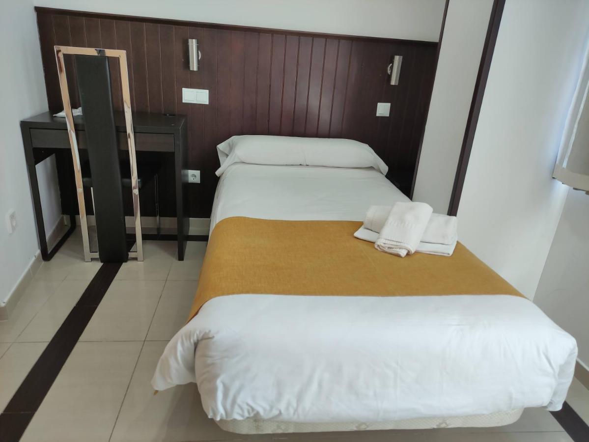 Hostal Dona Isabel Majadahonda Extérieur photo
