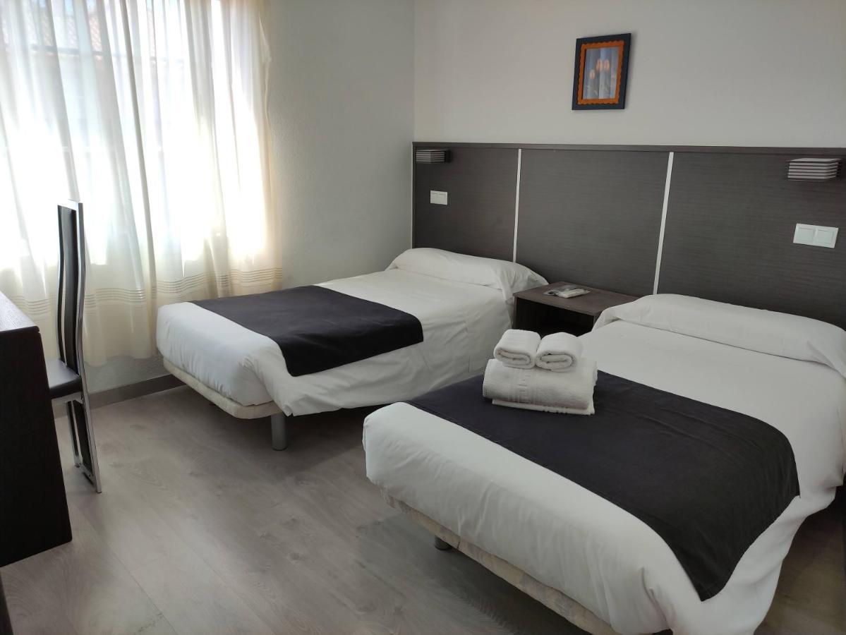 Hostal Dona Isabel Majadahonda Extérieur photo