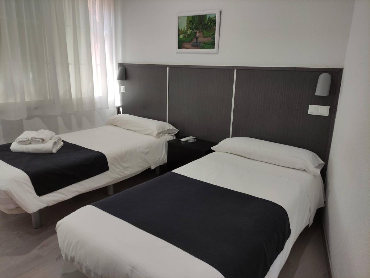 Hostal Dona Isabel Majadahonda Extérieur photo