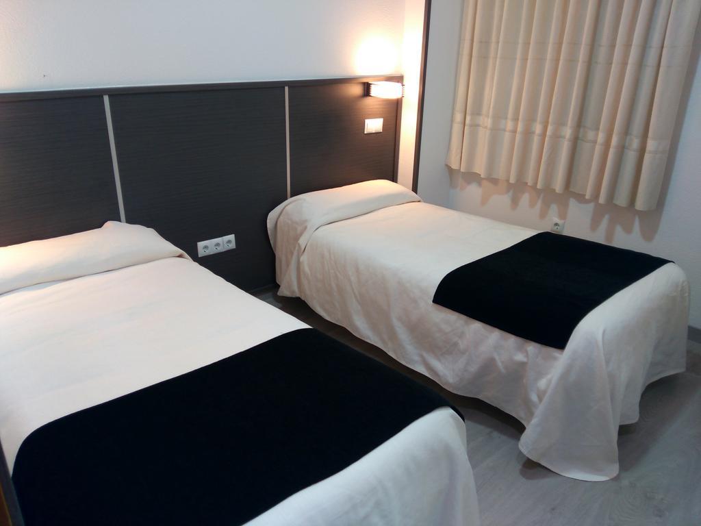 Hostal Dona Isabel Majadahonda Extérieur photo