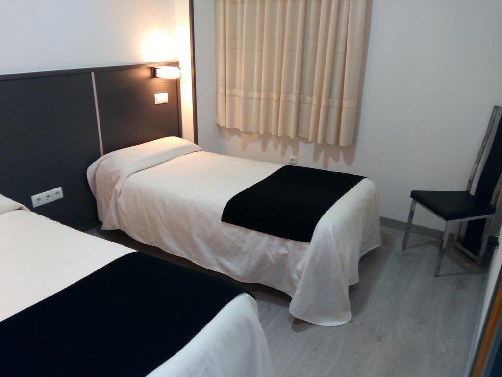 Hostal Dona Isabel Majadahonda Extérieur photo