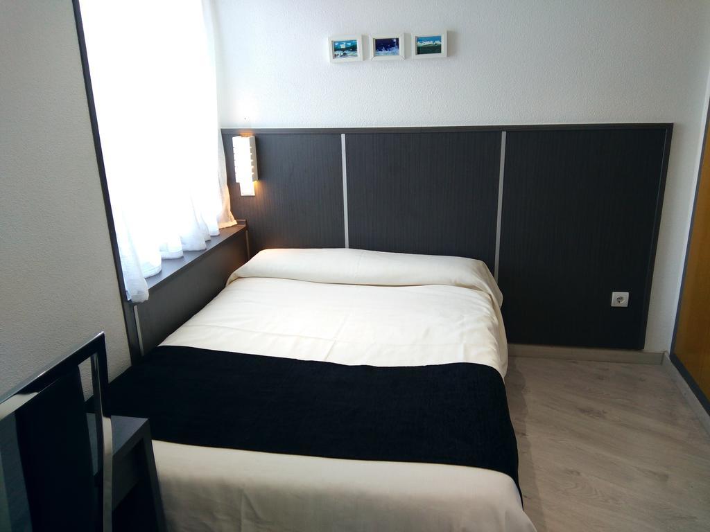 Hostal Dona Isabel Majadahonda Extérieur photo