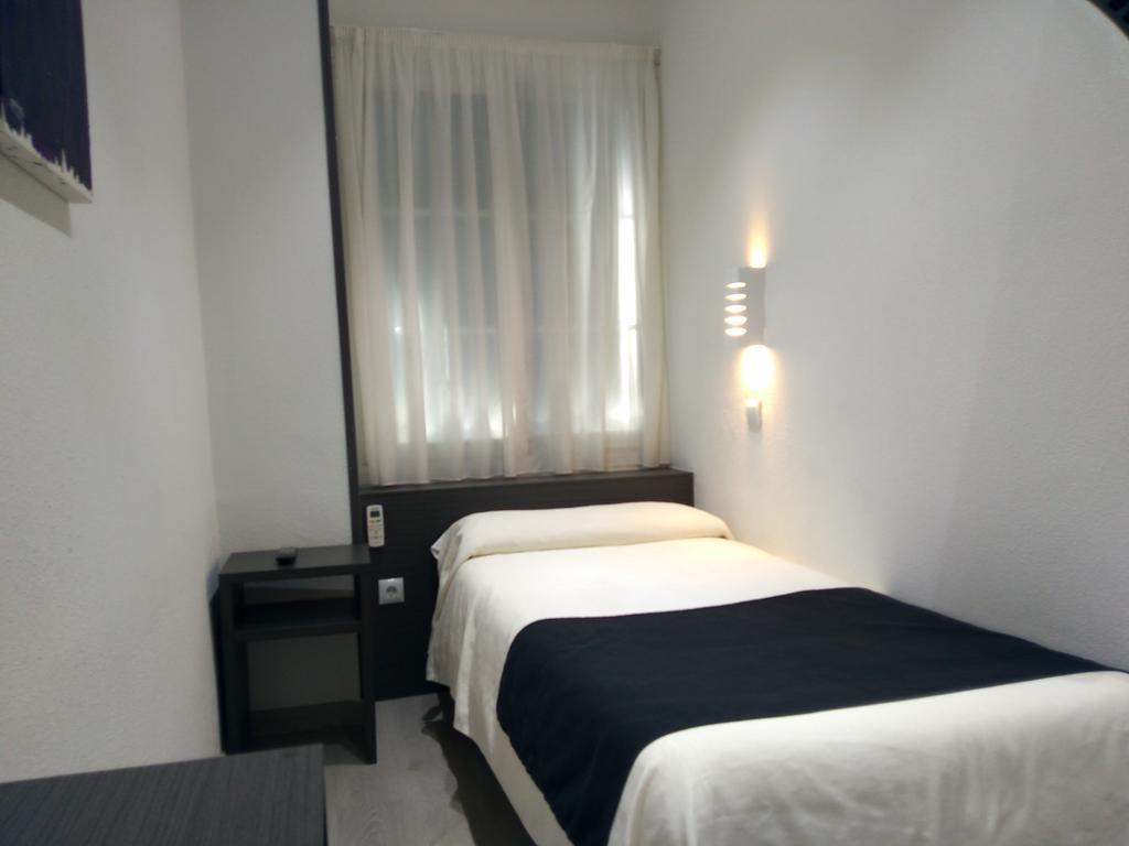 Hostal Dona Isabel Majadahonda Extérieur photo