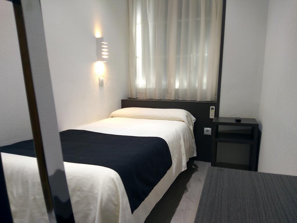 Hostal Dona Isabel Majadahonda Extérieur photo
