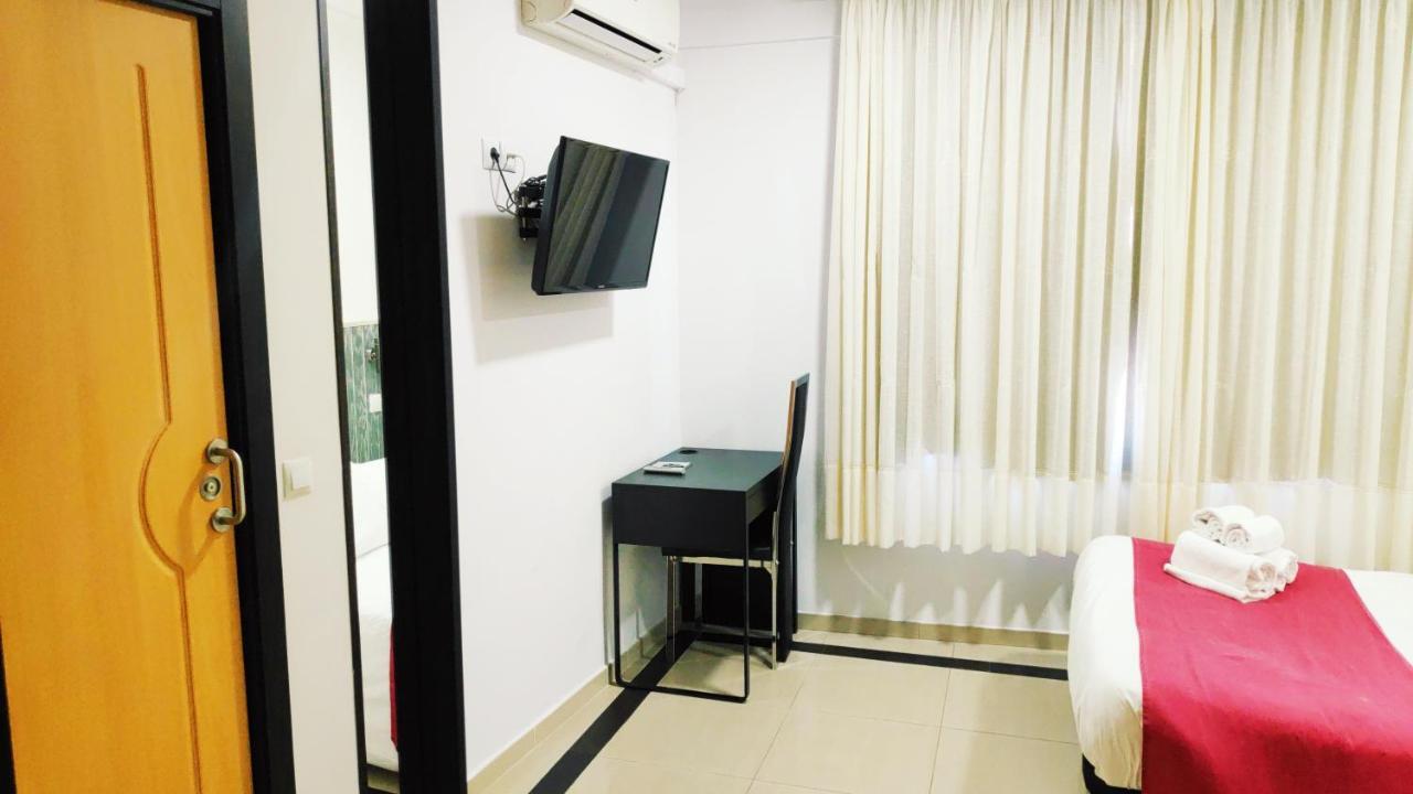 Hostal Dona Isabel Majadahonda Extérieur photo